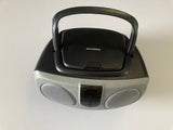 CURTIS Sylvania SRCD243M-SILVER Modèle  SRCD243 Portable Lecteur CD avec AM/FM Radio, Boombox (Gris-Argenté)